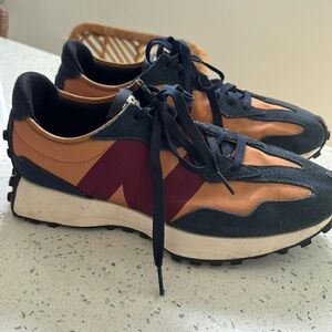 New Balance 327 9.5 men 11 women tennis shoes sneaker